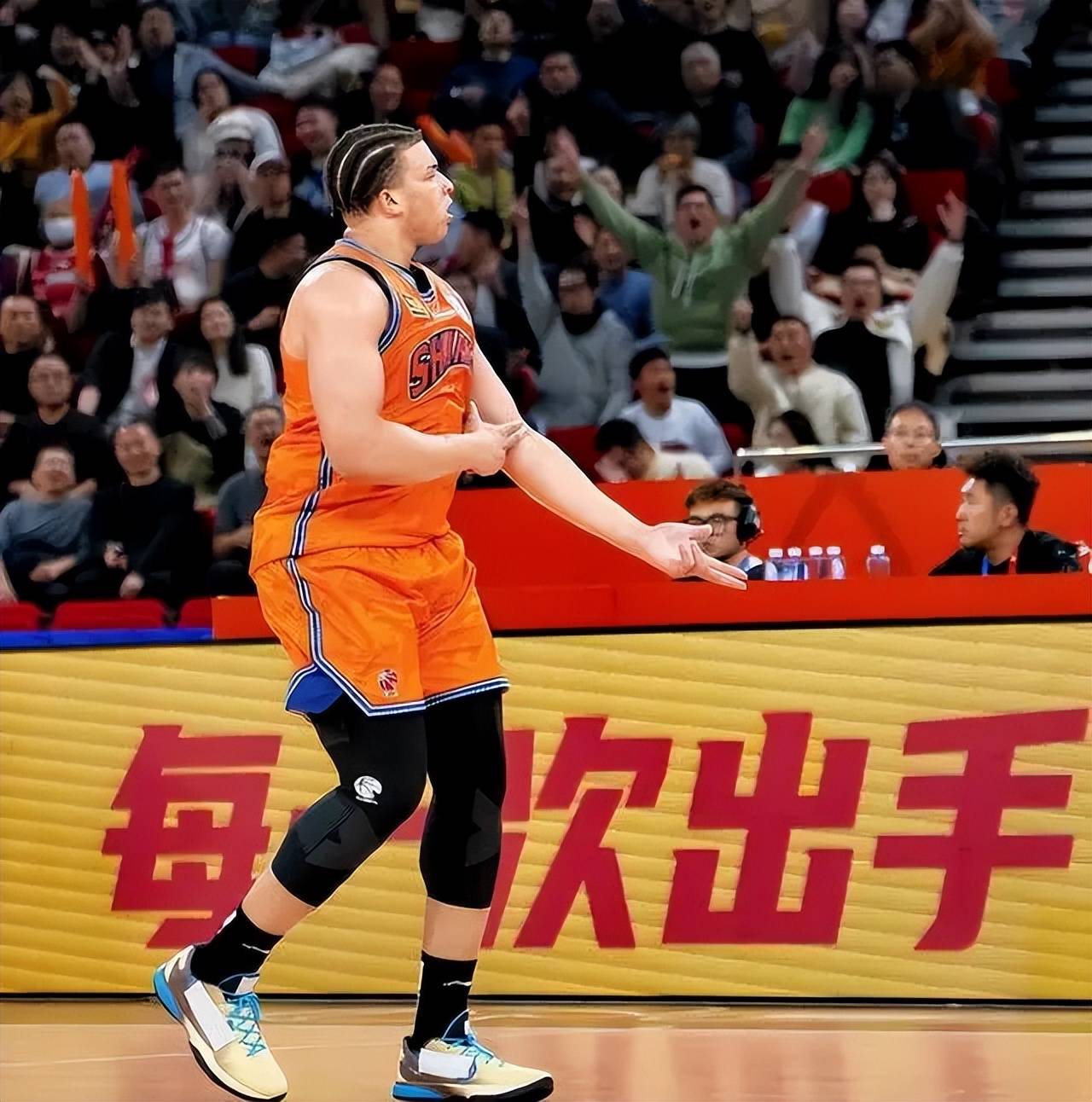 包含辽足外援火力全开，助球队获胜的词条