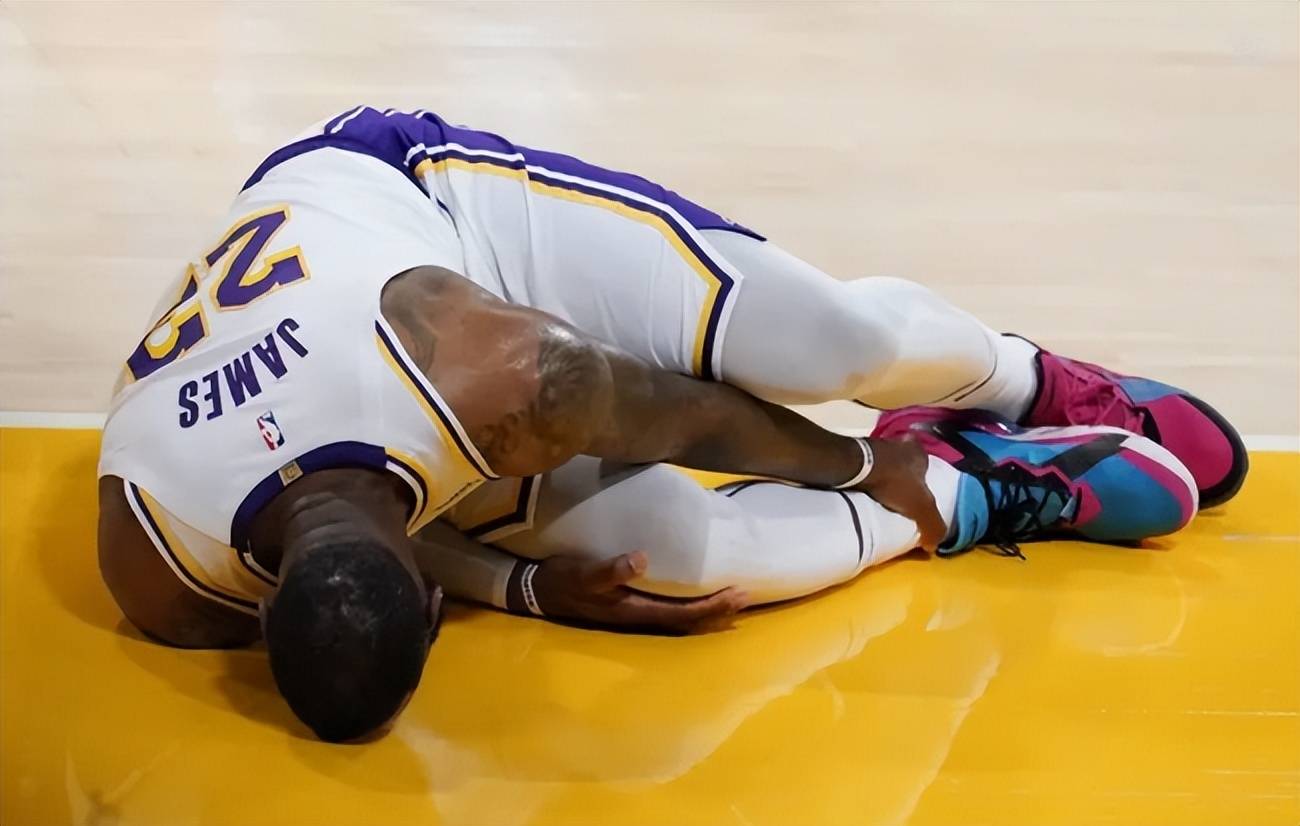 詹姆斯在瑞士队比赛中绝杀，挺进下一轮引发热议！